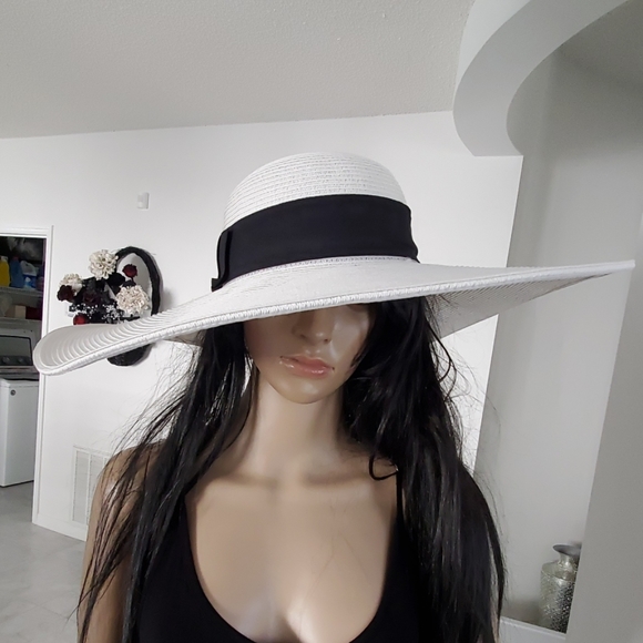 Accessories - Wide brim Sun hat NWT  packable